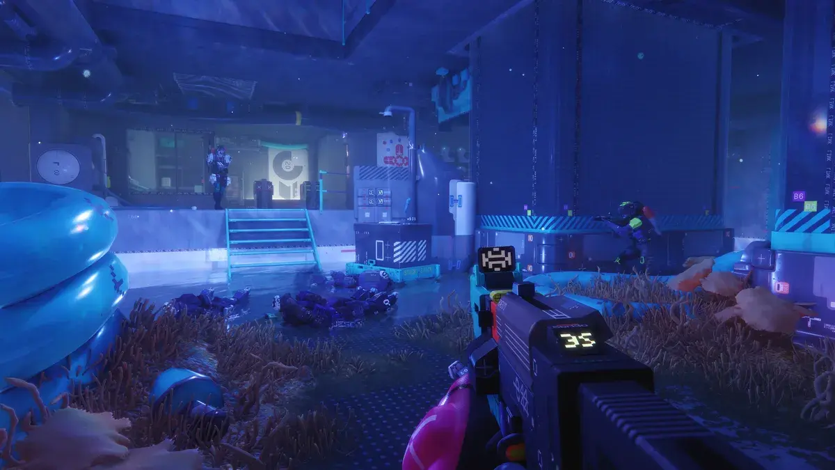 Squad of three Runners engaging rival players near an extraction point